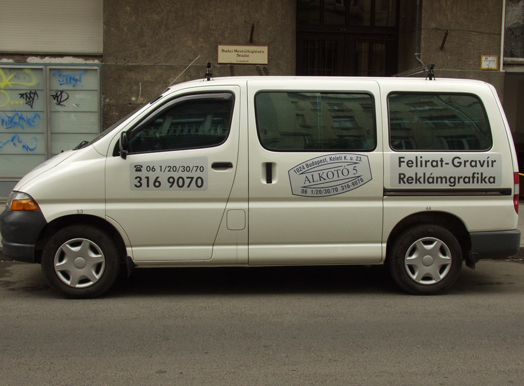 A5 Toyota auto felirat.JPG